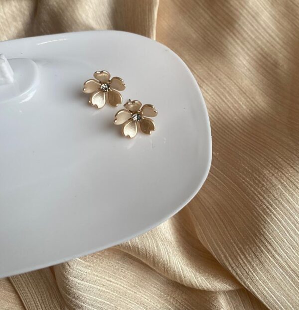 Flower Studs (Brown)