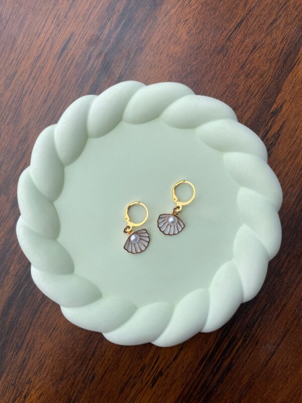 Coral Kiss Hoops